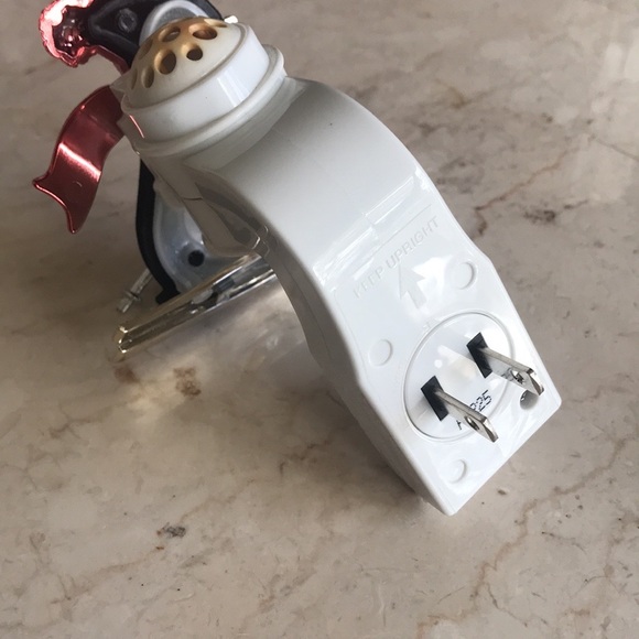 Bath and Bodywork’s Wallflowers fragrance plug in penguin skiing light holiday - Picture 9 of 10